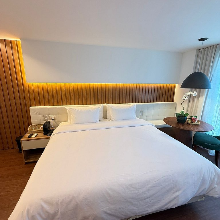 Suite Deluxe Com Varanda Lateral e Vista do Mar